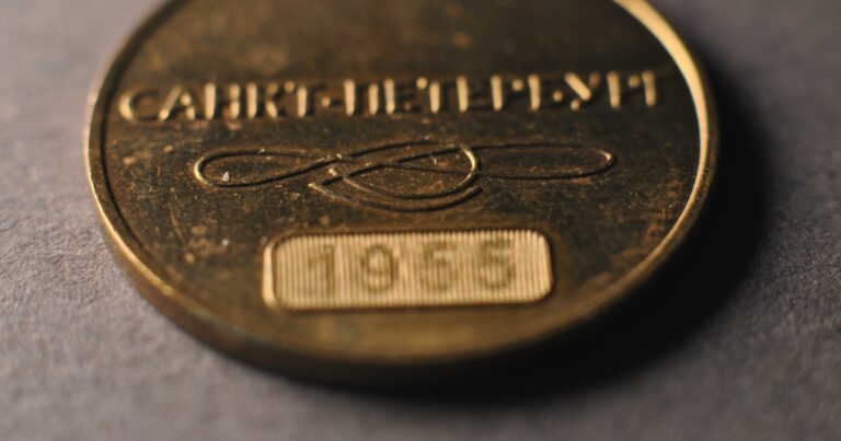 Featured image for Who Was the First to Invent the Microchip The Untold Story 2025